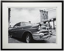 постер с паспарту в раме vintage car parked by city bridge во Владимире